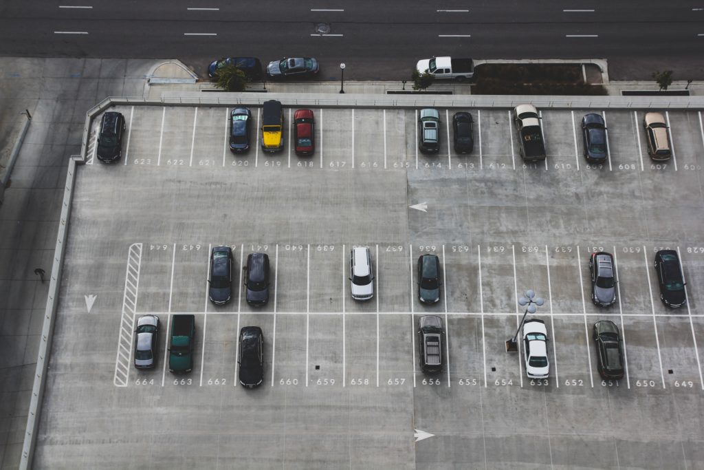 Berekening van de parkeerbehoefte: zorgvuldigheids- en motiveringseisen bij dynamisch verwijzen, dubbelgebruik en parkeren op eigen terrein
